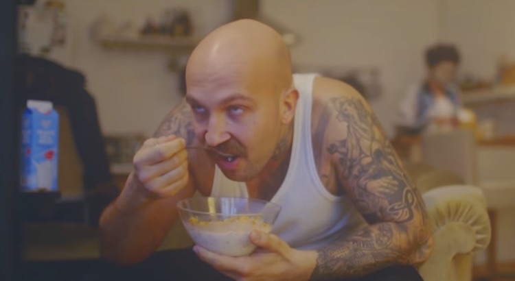 Plusmacher – Brusthaare (Video)